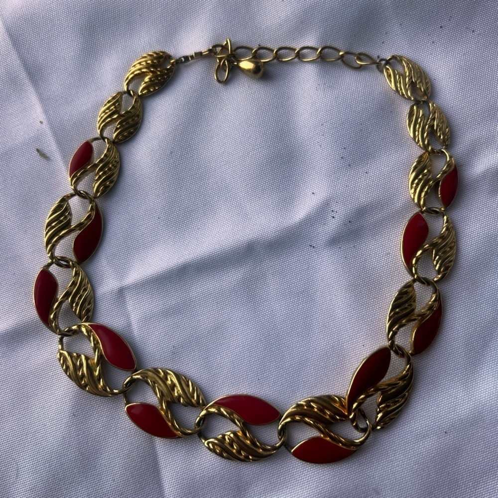 Vintage unsigned Choker Gold Toned Necklace Flex Omega Red And White Enamel - Picture 5 of 7